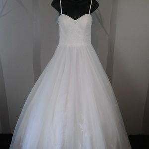 Size 8 Victoria’s Style Wedding dress NWT